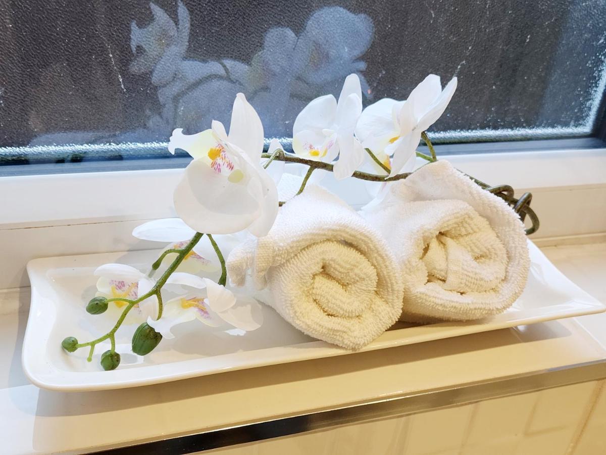 Studio Apartment The Den Colnbrook Екстериор снимка