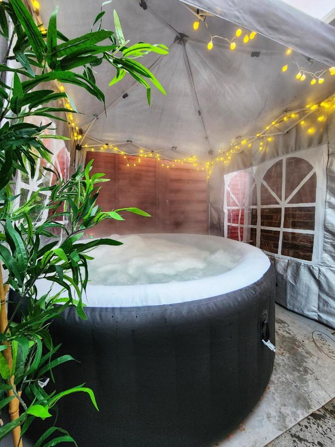 Studio Apartment The Den Colnbrook Екстериор снимка